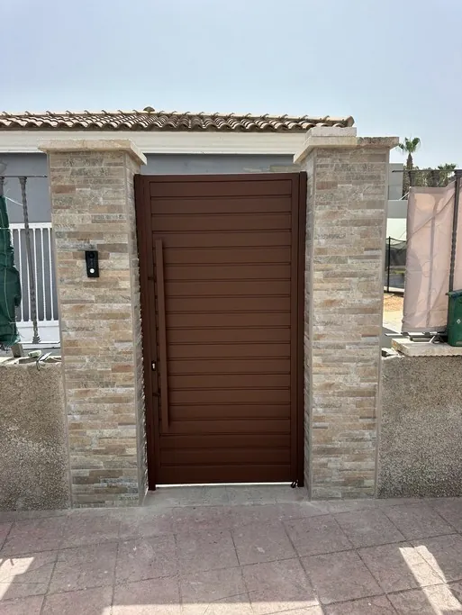 Trabajo HALMI 15: Peatonal de lamas en marrón