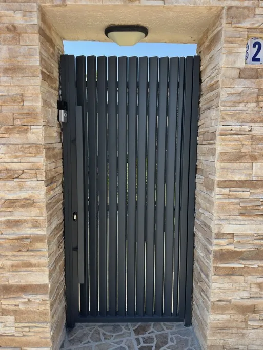 Trabajo HALMI 20: Peatonal de líneas verticales